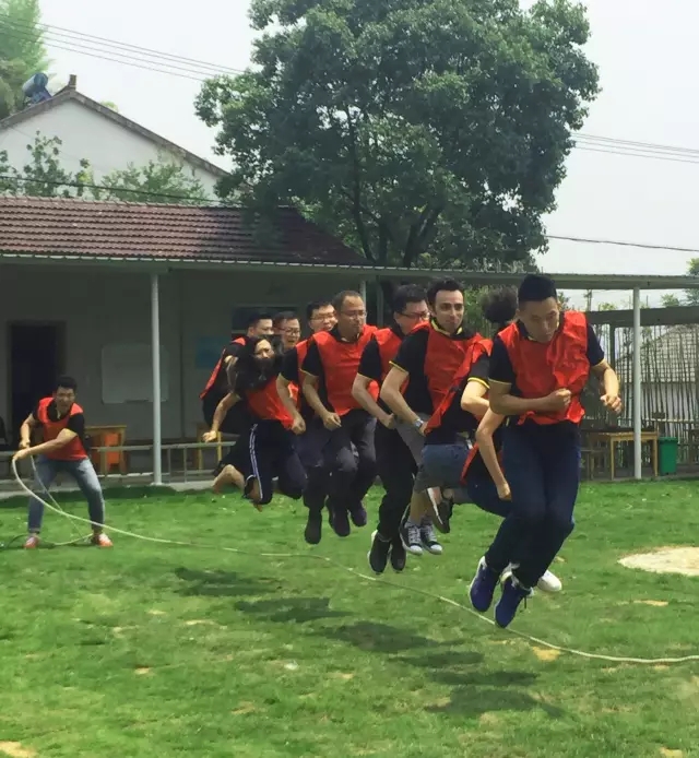 “向梦想出发” 九游会J9销售团建活动完善绽放